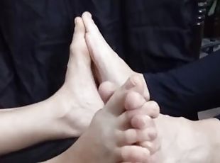 two girls foot comparison, toelocking, sole rubbing. Original content