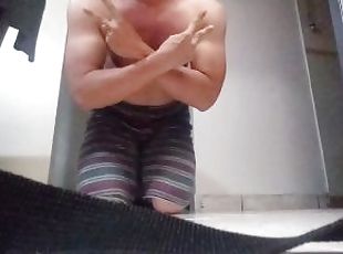 Masturbation, Vieux, Public, Énorme bite, Hardcore, Branlette, Collège, Plus agée, Solo, Salle de gym