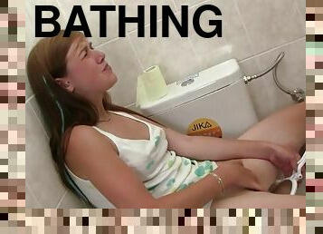 bañando, masturbación, coño-pussy, con-los-dedos, perfecto, a-solas, afeitada, morena, tetitas