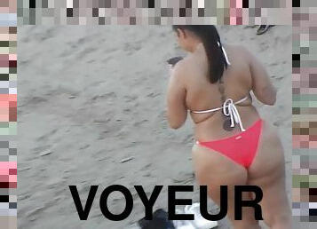 Curvy hispanic beauty beach voyeur video