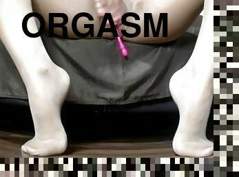 WATCH ME SQUIRT IN MY CROTCHLESS PANTYHOSE!