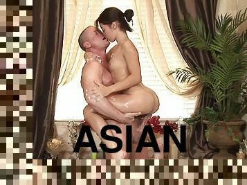 asiatique, baignade, chatte-pussy, fellation, milf, massage, baisers, douche, rasé, petits-seins