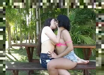 teta-grande, lésbicas, brasil, beijando, chupando