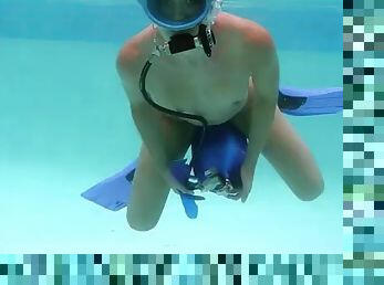 Hungarian porn star Minnie Manga enjoys riding a toy underwater