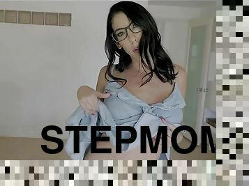 Stepmom fucks her cheating husbands son - Hard Core