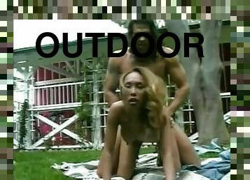 Incredible expirienced blonde slut enjoys hot fuck and suck outdoor