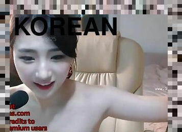 Korean beautiful camgirl plays with her pussy