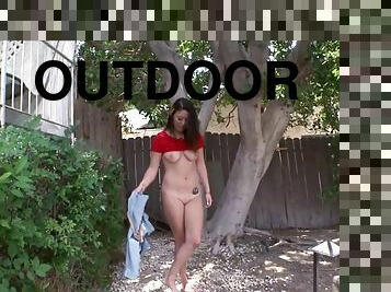 Daisy summers posing and masturbating outdoor