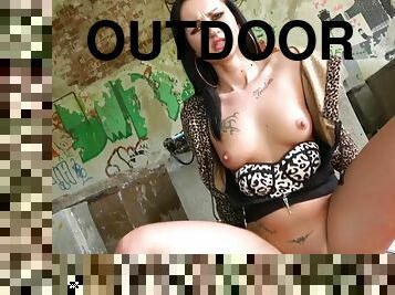 Hard outdoor pussy fuck with Isabel Dark