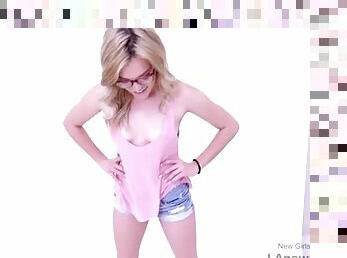 Blonde girl comes at modeling audition and gets fucked