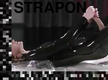 masturbation, gode-ceinture, babes, latex, solo