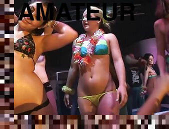 Bikini Bum Shake Contest - Amateur Teens