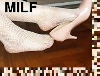 milf, latina, noge, nogavice, belka, dominacija, femdom, nagajanje