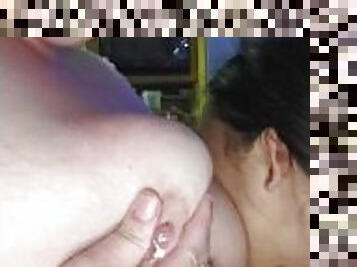 tetas-grandes, orgasmo, amateur, madurita-caliente, mamá, regordeta, regordeta-chubby, con-los-dedos, madre, tetas