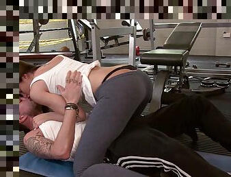 Sporty doll devours cock at the gym and soaks her lips in fresh jizz
