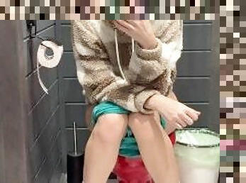 girl pissing on toilet show worship