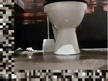 Masturbating and squirting piss on the floor in TGI Fridays