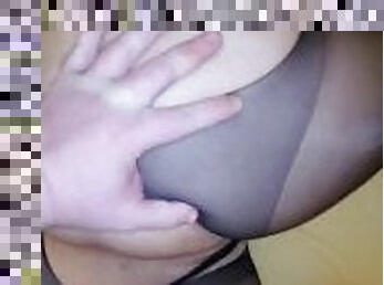 tetas-grandes, adulterio, madurita-caliente, corrida-interna, regordeta-chubby, medias, primera-persona, corrida, rubia, tetas