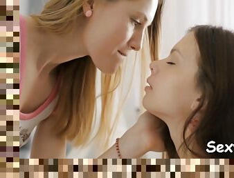 Teen Chick Adores Oral Games