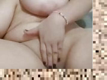 Veo a mi amiga tetona en webcam! Nadie sabe esto!!