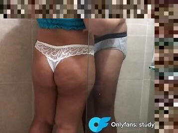 mandi, posisi-seks-doggy-style, orgasme, celana-dalam-wanita, sperma, ketat, manis, mandi-shower, sex-dengan-berpakaian, basah