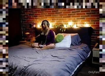 SILLY GAMER GIRL CANT PLAY WARZONE WITH A LUSH IN HER PUSSY