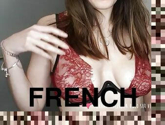 French busty babe strip tease on vendstaculotte