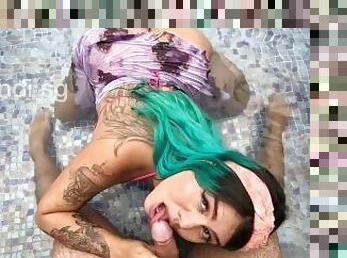 They fuck me so hard in the pool and fill my mouth with milk. POV full vídeo fansly\brendi_sg2