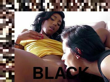 coño-pussy, lesbiana, negra, con-los-dedos, novia, bonita, oral, morena