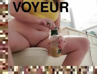 Voyeur pee after coffee