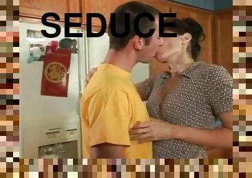 Seduced by a housewife that sucks his cock