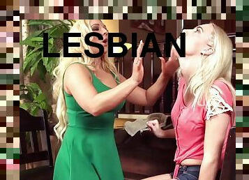 lesbian-lesbian, berambut-pirang