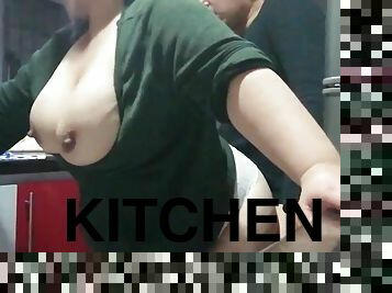 gros-nichons, amateur, milf, hardcore, maman, belle-femme-ronde, joufflue, cuisine, bout-a-bout