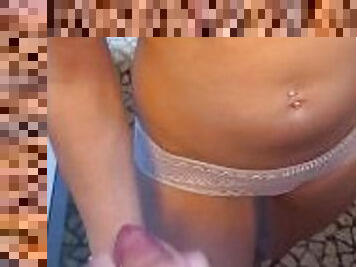 amateur, fellation, ejaculation-sur-le-corps, branlette, couple, ejaculation, piscine, jambes, sucer