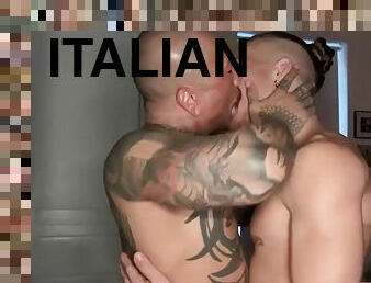 asiatiche, hardcore, gay, masturazione-con-dita, baci, biancheria-intima, italiani, culo, feticci, tatuaggi