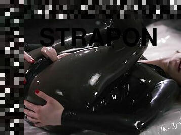 strapon, lesben, spielzeug, dildo, fetisch, latex, allein