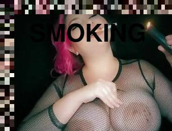 tetas-grandes, babes, regordeta, rejilla, fetichista, a-solas, fumando