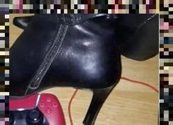 Squeeking leather pants and boots while gaming