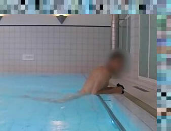 masturbation, orgasme, public, amateur, ejaculation-sur-le-corps, massage, piscine, solo, hôtel, sous-leau