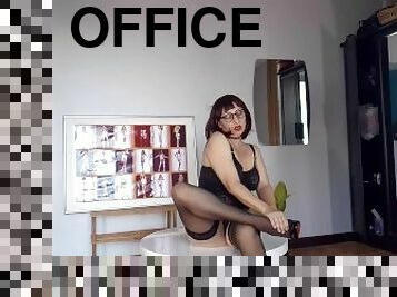 birou-office, amatori, vedeta, dezbracandu-se, ciorapi, lenjerie, zapacita, fetish, bikini, cizme