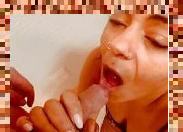 meando, amateur, negra-ebony, madurita-caliente, esclava, baño, fetichista, puta-whore, bebiendo, antro