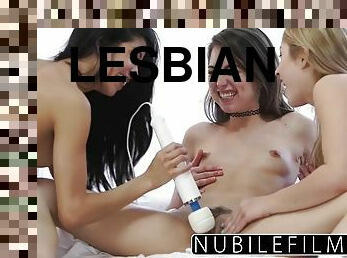 muncrat, lesbian-lesbian, mainan, latina, tidur, stocking-stockings, berambut-pirang, pakaian-dalam-wanita, berambut-cokelat, tato