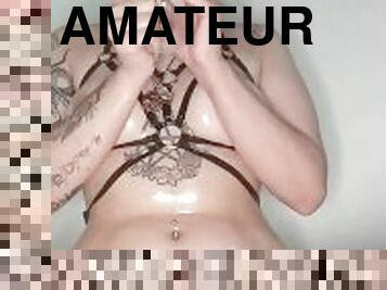 masturbation, amatör, brudar, latinska, rumpa-butt, petit, ensam, brunett, tatuering, små-bröst