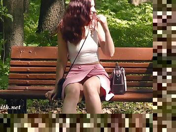 en-plein-air, public, russe, cam, voyeur, jupe-en-l’air, culotte, fétiche, rasé, brunette