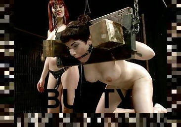 cul, gros-nichons, anal, lesbienne, bdsm, gros-seins, fétiche, bâillonnement, bondage, brunette