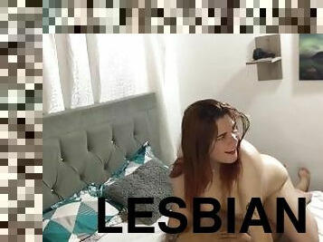 Lesbian stepdaughter fucks with her stepmom scissoring