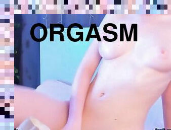Sofie Otis essaye les sex toys jusqu&#039;à l&#039;orgasme, une camgirl amateur sexy