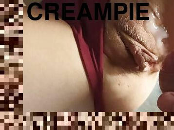 Quick creampie with a lovely MILF