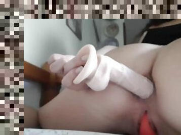 Sono sola a casa e voglio farmi aprire ogni buco! Mi masturbo con dildo e vibratore!