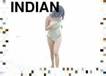 पुराना, गुदा, ख्याति-प्राप्त-व्यक्ति, भारतीय, समुद्र-तट-में, १८-वर्ष-ओल्ड, सुंदर, वृध्द, बिकिनी